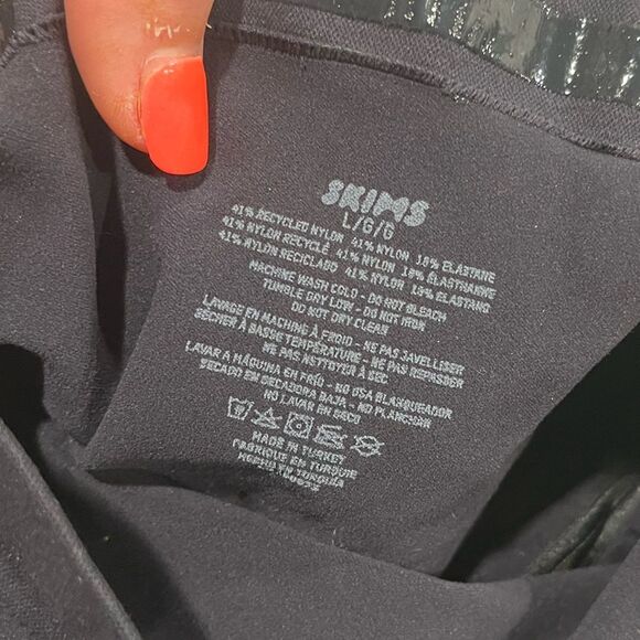 NWOT Skims Seamless Sculpt Mid Waist Thong Brief Shapewear Fitted Stretch Onyx L - Picture 2 of 3